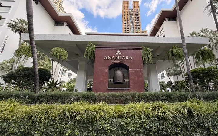 The entrance of Anantara Siam Bangkok Hotel on Ratchadamri Road