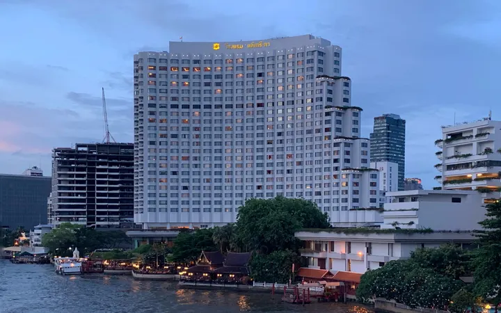 Shangri-La Bangkok on the Chao Phraya at dusk