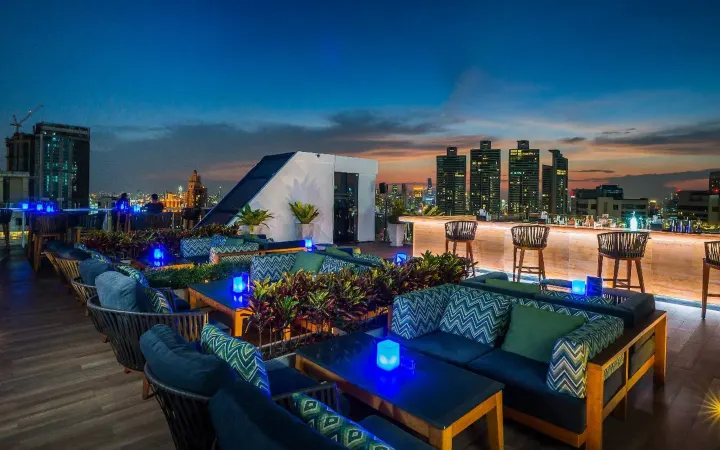 Vanilla Sky Rooftop Bar at SKYVIEW Hotel Bangkok