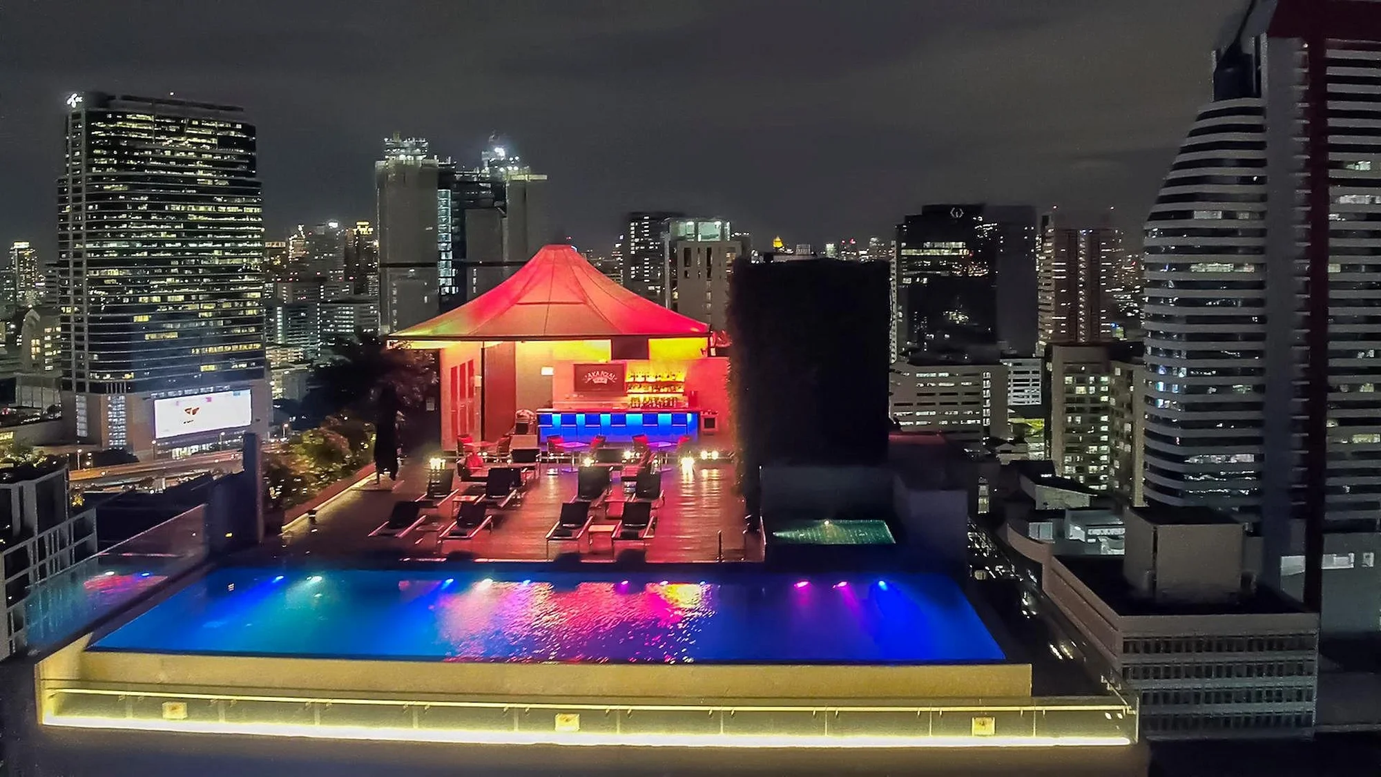 The AkaAza canopy bar beside the infinity pool on the 26th floor of the Amara Bangkok Hotel
