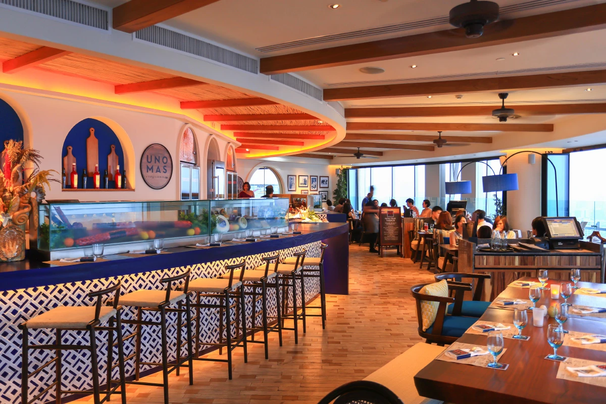 UNO MAS at Centara Grand